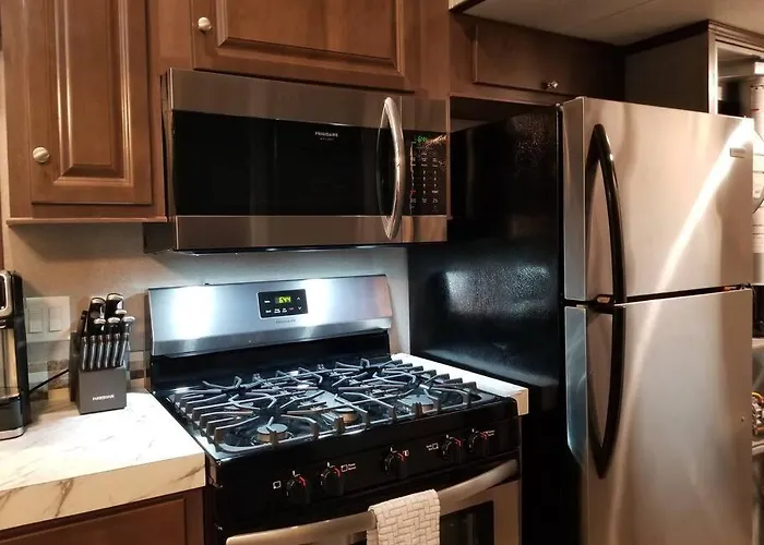 Tiny Home With Hammock Loft Bbq And Yard