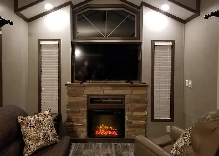 Tiny Home With Hammock Loft Bbq And Yard