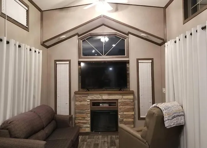 Tiny Home With Hammock Loft Bbq And Yard