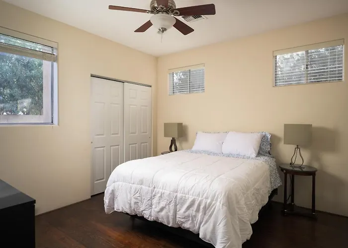 Luxury Guest House 2Ba/2Br, Separate Building, Private Basketball Court, Prime Neighborhood