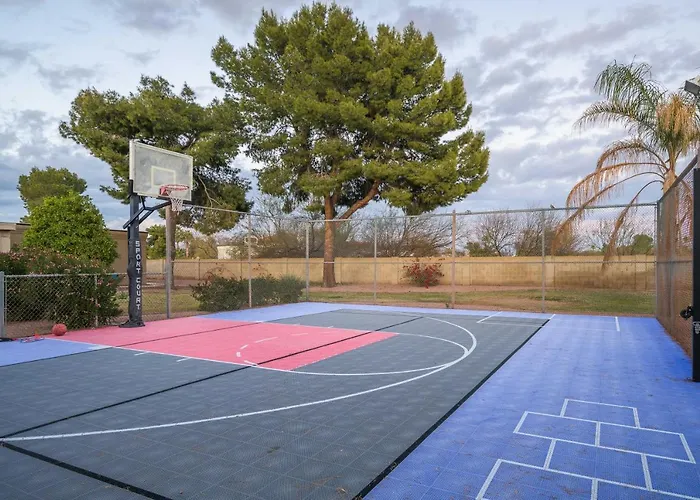 Luxury Guest House 2Ba/2Br, Separate Building, Private Basketball Court, Prime Neighborhood