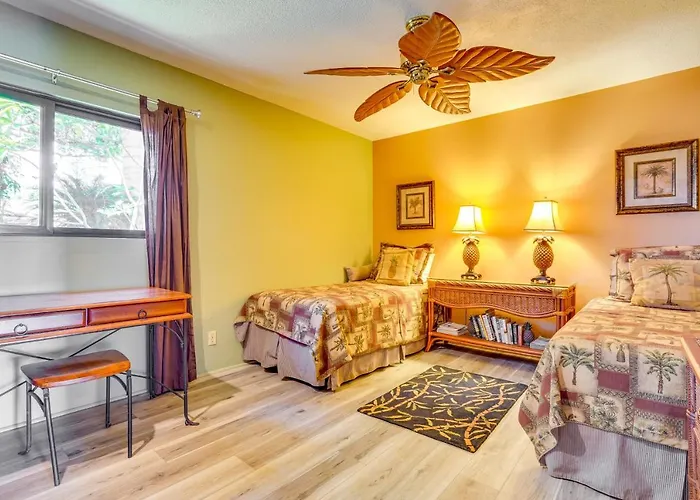 Maunaloa Vacation Rental - Walk To Kepuhi Beach!