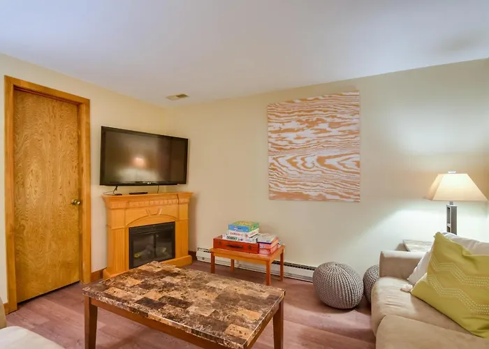 Tasteful Galena Townhome W/ Community Amenities