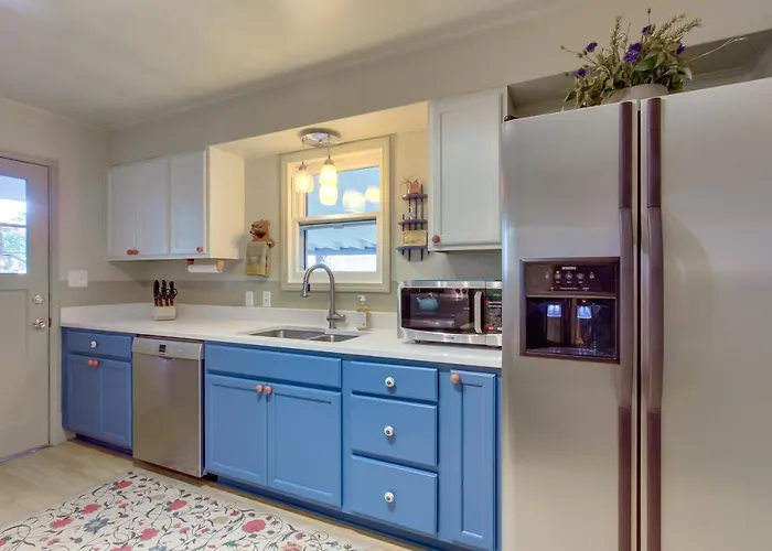 Peaceful & Scenic Cottage Near Mckenzie River!