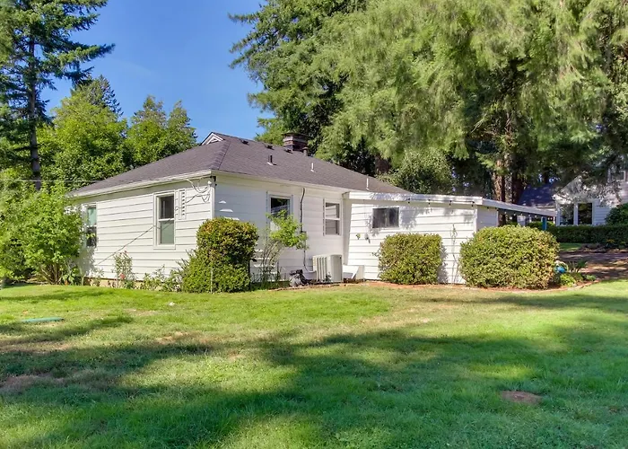 Peaceful & Scenic Cottage Near Mckenzie River!