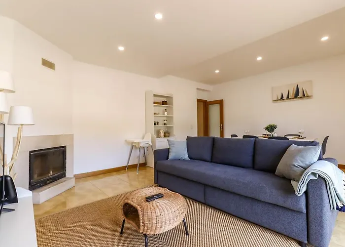 Flor Do Mar - Spacious Apartment With Balcony