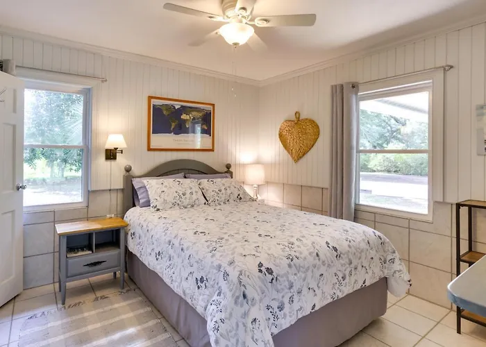 Riverfront Florida Escape W/ Grill & Fire Pit!