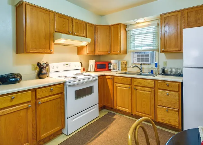 Quaint Cody Cottage W/ Grill: Walk To Downtown!