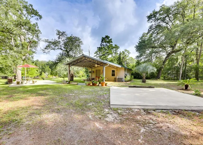 Riverfront Florida Escape W/ Grill & Fire Pit!
