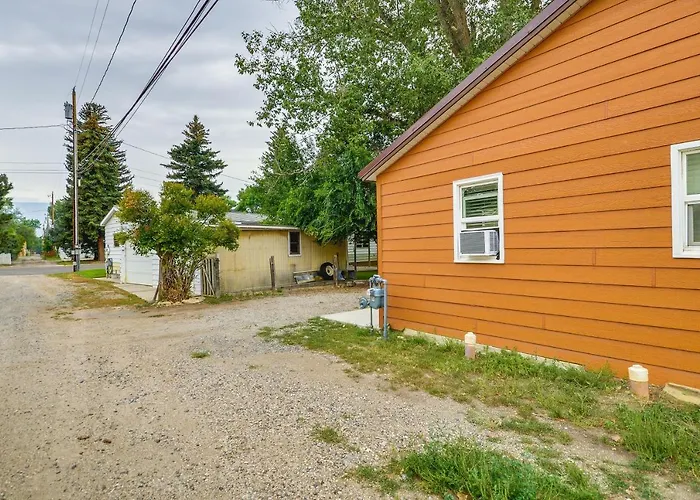 Quaint Cody Cottage W/ Grill: Walk To Downtown!