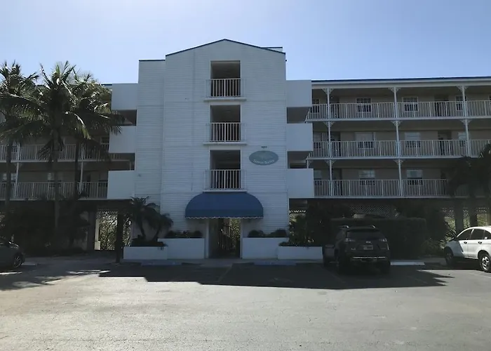 Tropical Getaway W/Private Beach 1 Bd Condo