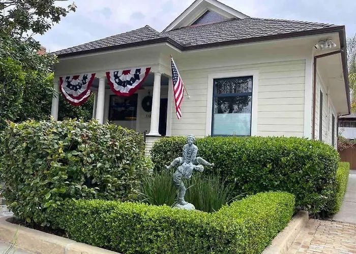 Upscale Downtown Home Walk To Beach Shops Bars 2
