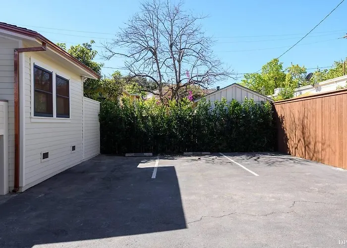Upscale Downtown Home Walk To Beach Shops Bars 2