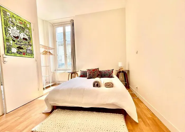 Maison, Appartement Type Triplex Atypique De Charme A 5 Minutes Du Port Et Des Plages