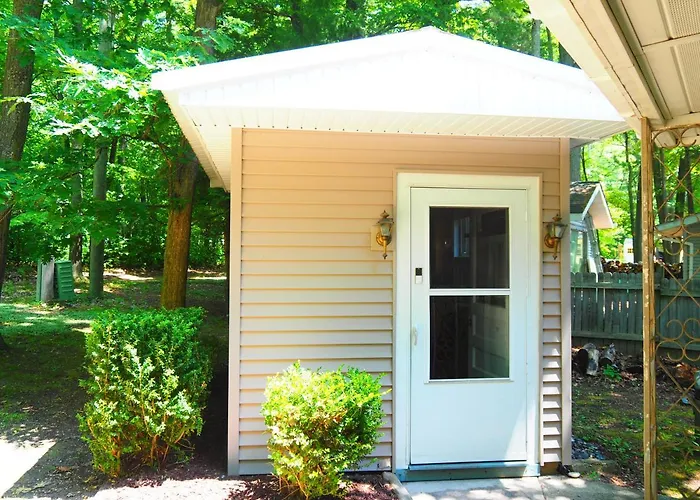 Cavalier Cottage - Private Lakefront W Kayaks!