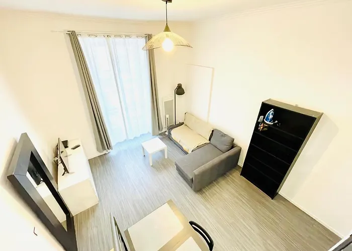 Lodge Nicolas, Hyper Centre