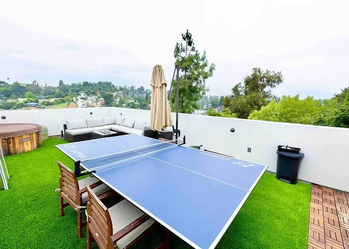 Luxury Retreat With Rooftop, Hot Tub & Views