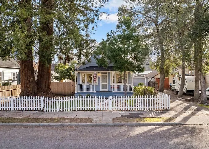 Downtown Napa Hot Tub Retreat - 3 Bed L 2 Bath