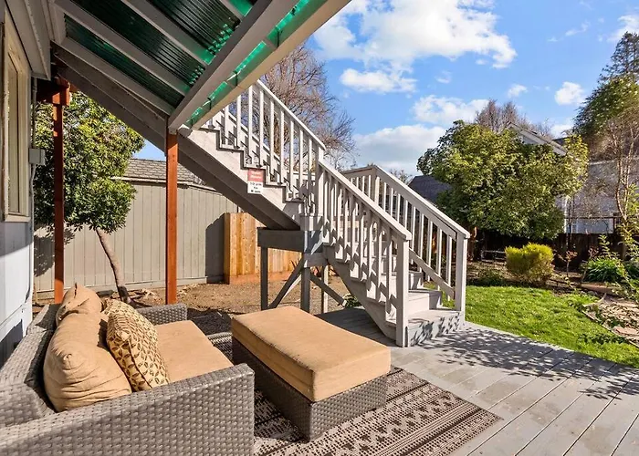 Downtown Napa Hot Tub Retreat - 3 Bed L 2 Bath