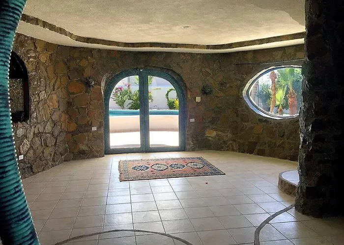 Casa Estilo Gaudi - Alberca Compartida Espacio Especial Para Familias!