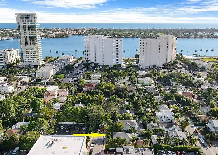 Croton Cottage - Downtown Wpb Guest House