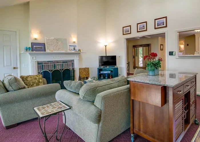 Bayfront Plymouth Gem W/ Sunroom, Steps To Shore!