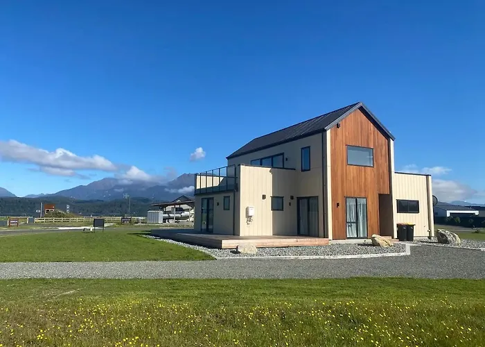 Takitimu Views