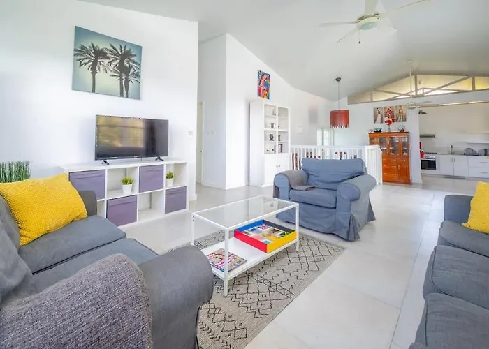 Reduit Orchard - Beautiful Home Near Reduit Beach