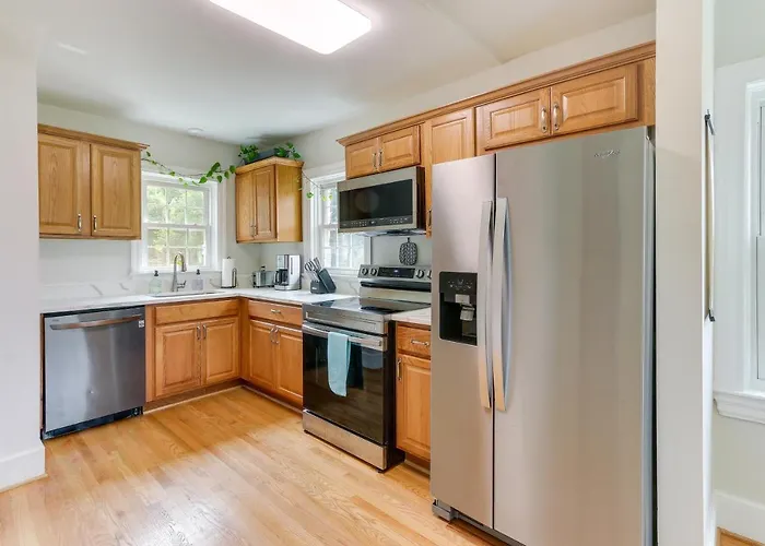 Chic Front Royal Retreat Near Shenandoah River!