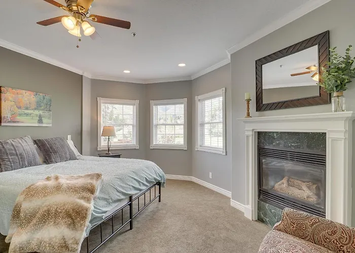 Luxe Midway Condo W/ Golf Course & Mountain Views!