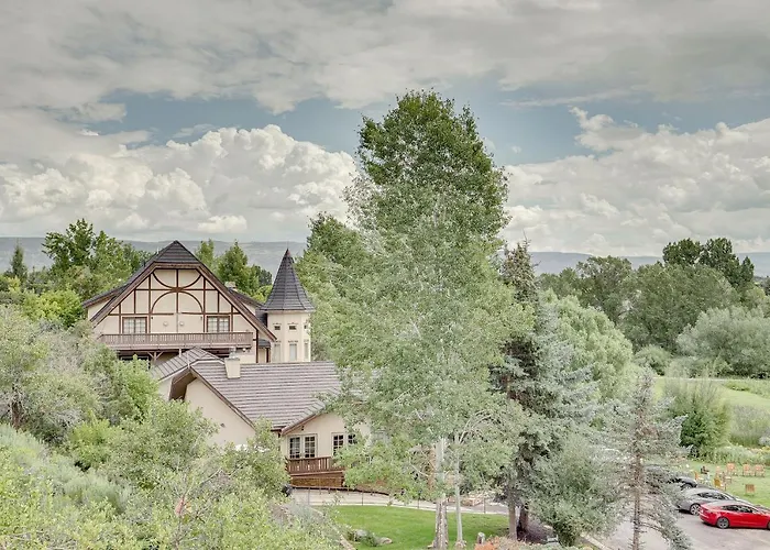 Luxe Midway Condo W/ Golf Course & Mountain Views!