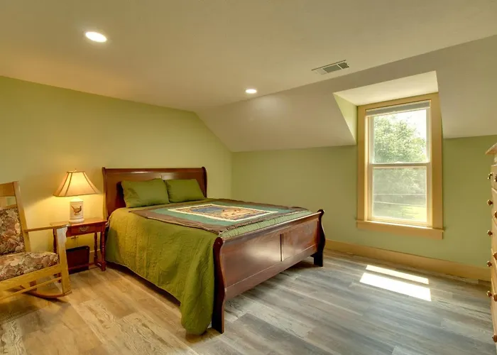Unique Cotter Getaway W/ Deck & Outdoor Dining!