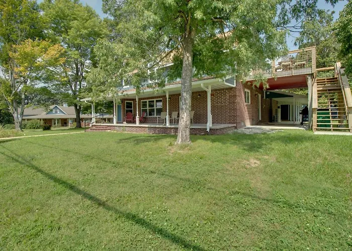 Unique Cotter Getaway W/ Deck & Outdoor Dining!