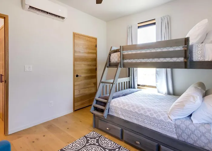 Yellowstone Prairie Retreat: 360 Mountain Views!
