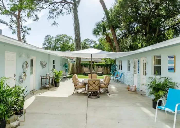 Beautiful Updated 2Bedroom Suite Minutes To Downtown, Amazing Beaches, Restaurants, Theaters And More