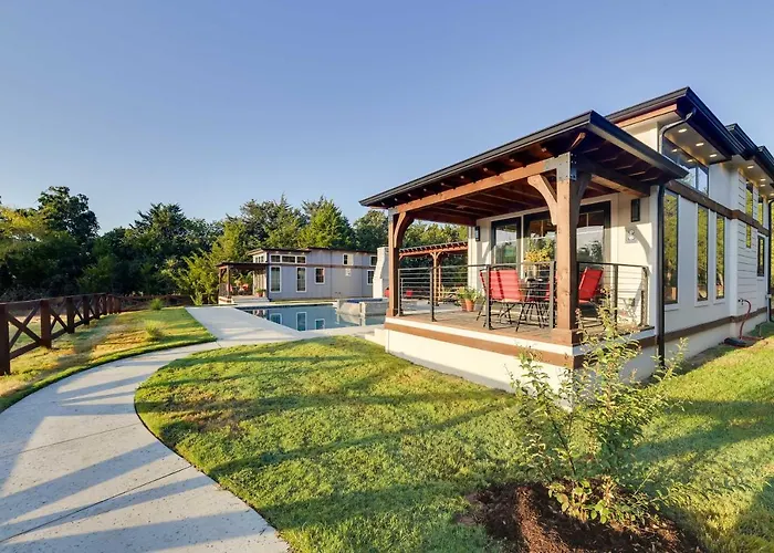 Outdoor Pool & Patio: Quiet Whitney Retreat!