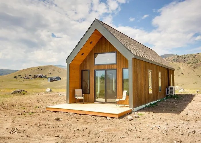 Yellowstone Prairie Retreat: 360 Mountain Views!