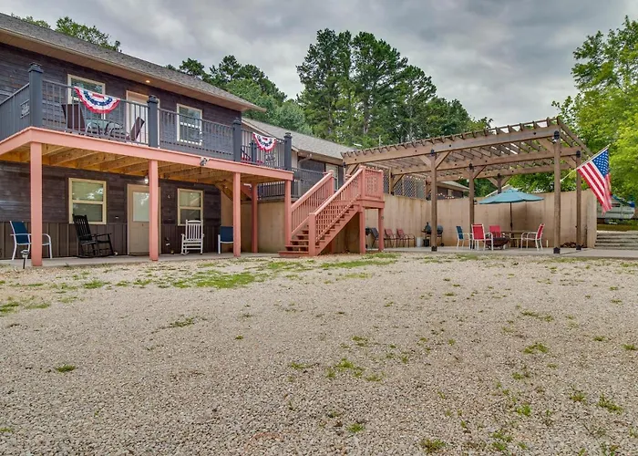 Van Buren Retreat W/ Shared Fire Pit & Grills!