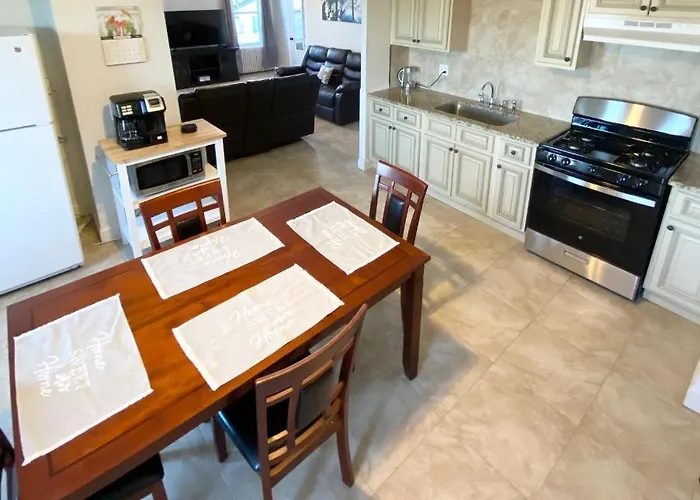 Spacious 2Nd Floor Suite