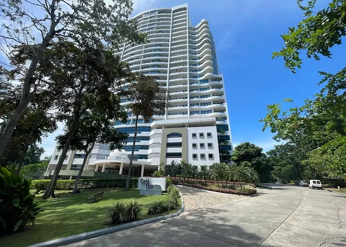 17E Beautiful 2-Bedroom Ocean View Apartment