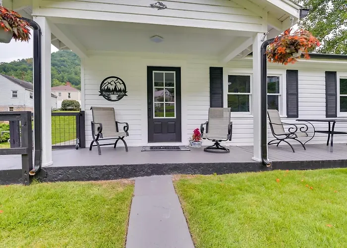 Mullens Home - Close To Hatfield-Mccoy Trailhead!