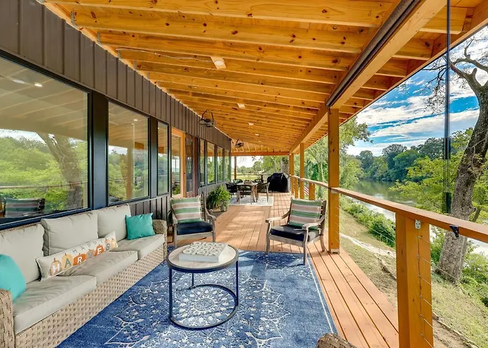 Modern, Riverfront Family House W/ Balcony & Grill