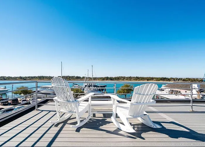 Why Knot Getaway…Rooftop With Waterview! Unit E