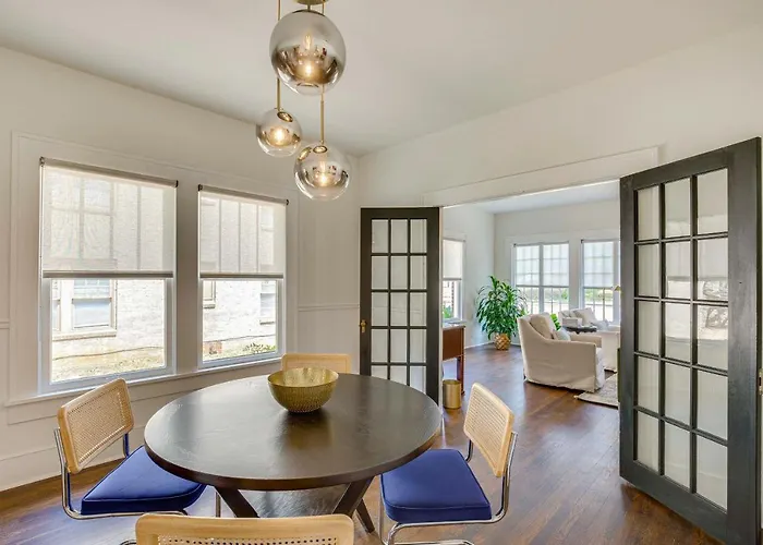 Walk To Bergfeld Park: 1928 Azalea District Home