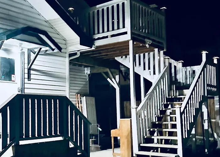Tacoma 2 Bedrooms 1 Baths Sleep 5 With Compact Kitchen