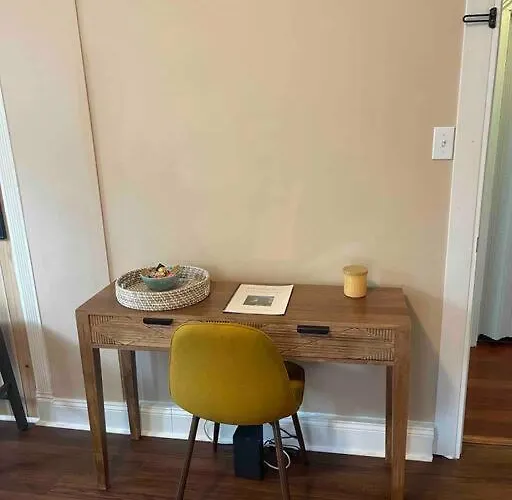 Beautiful Studio Apartment In Historic House