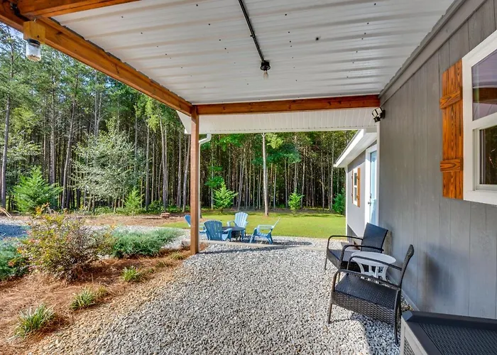 Cozy Clarkesville Getaway W/ Fire Pit!