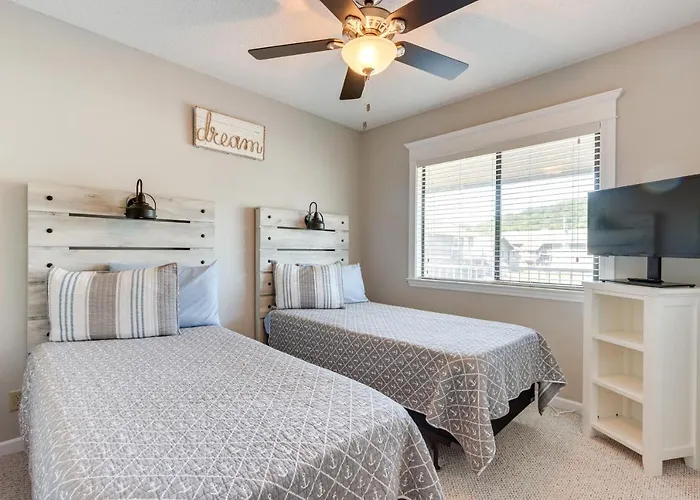 Walk To Pool + Lake: Cozy Osage Beach Condo