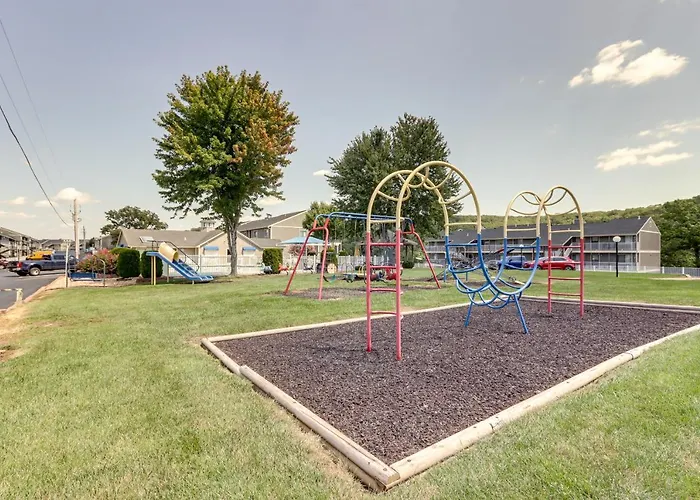 Walk To Pool + Lake: Cozy Osage Beach Condo