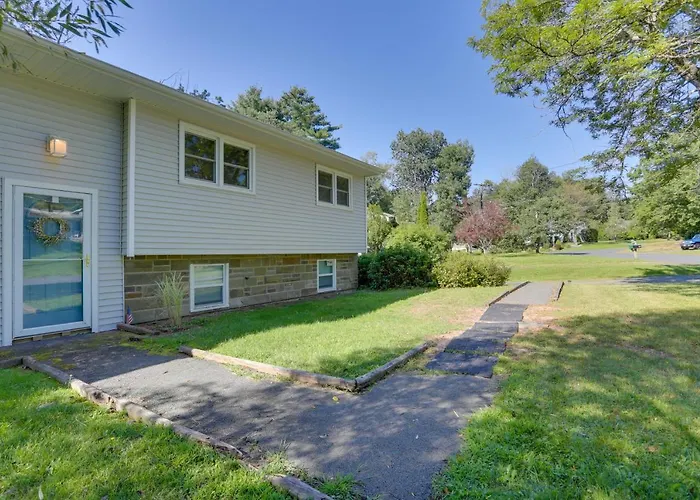 Kiamesha Lake Home W/ Deck: 4 Mi To Resorts World!